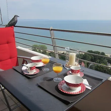 Ferienwohnung-apartment-seeblick-in-plaza-marit-residenz 티멘도르프스트랜드
