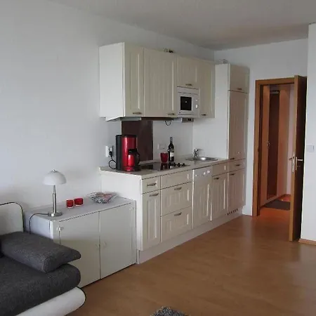 Ferienwohnung-apartment-seeblick-in-plaza-marit-residenz